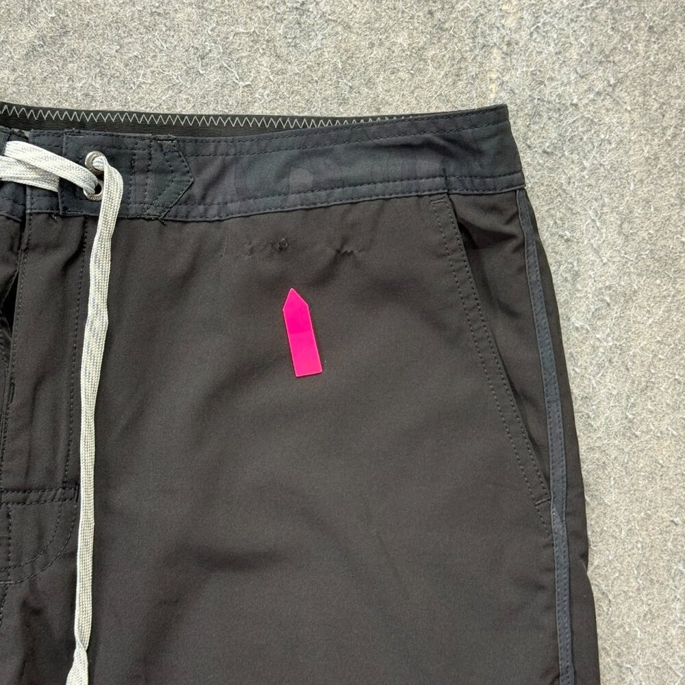 Vuori Cruise Board Shorts Men 36 Black Stretch V314 7" - Picture 3 of 15